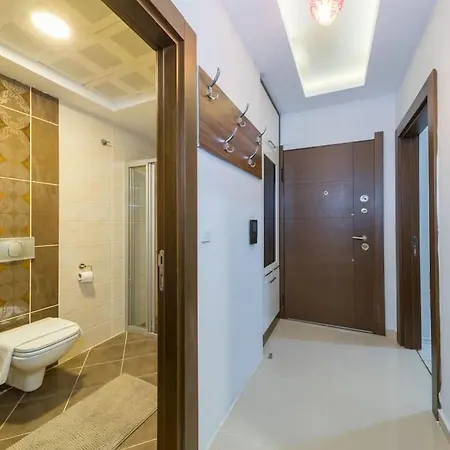 Apartment Central And Modern Near Popular Attractions In Muratpasa,